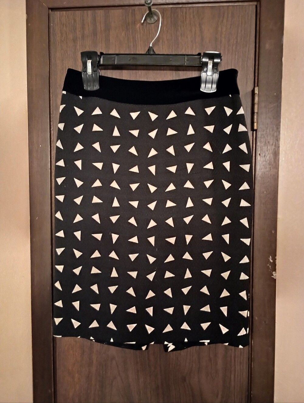 Armani Collezioni Women's Black And White Triangle Design Skirt